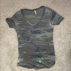 Z Supply Camo V-Neck Sz M